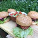 Cheeseburger with beer-horseradish sauce